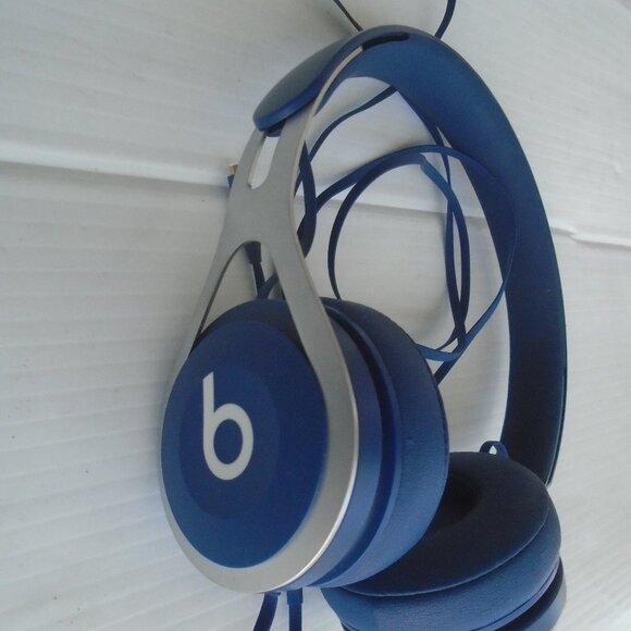Beats by Dre Other - Beats by Dr. Dre EP Wired On Ears Headphones ML992LL/A Blue Note Connection